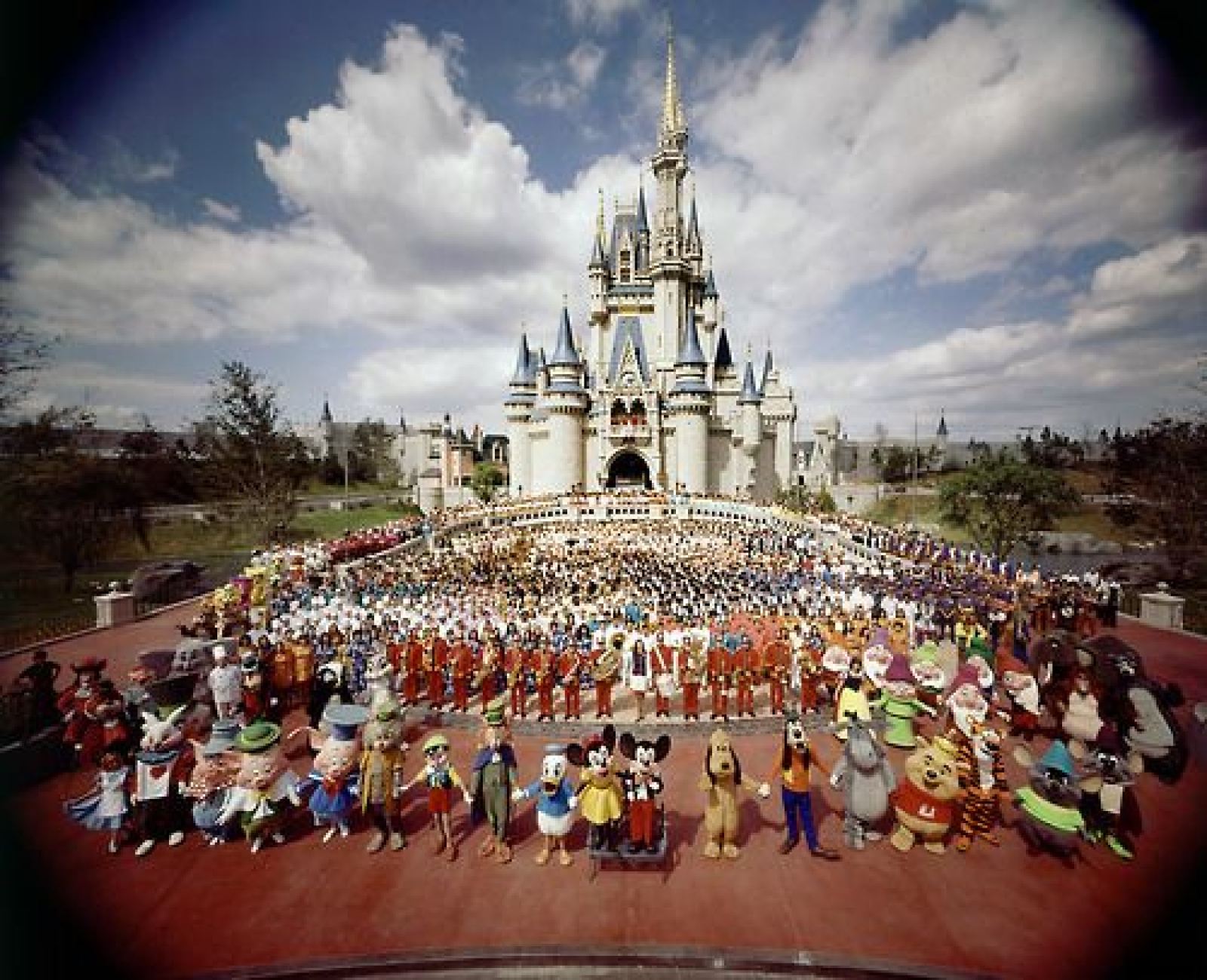 Un día como hoy Disney abrió sus puertas