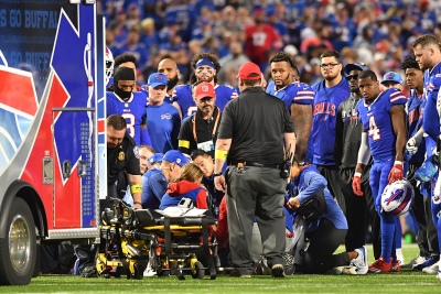 NFL: durísimo choque y preocupación por la salud de un jugador