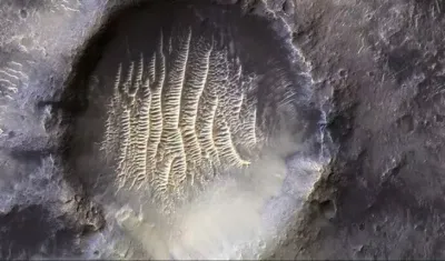 La NASA encontró una huella en un cráter