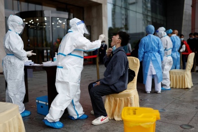 China sigue viviendo el coronavirus como en 2020