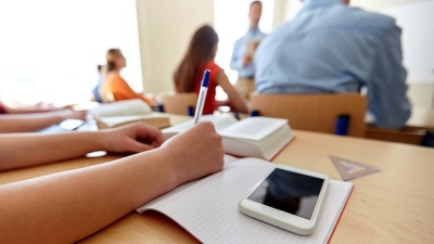 Prohíben usar celulares en una escuela secundaria de Catamarca