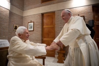 Benedicto XVI “está muy enfermo”