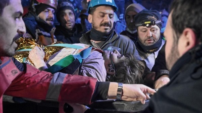 Turquía: rescatan a una mujer de 70 años tras 212 horas en los escombros
