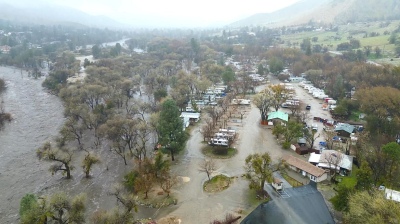 California: Una tormenta rompe un dique y deja al menos dos muertos