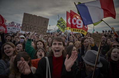 Francia paralizada: huelga general en contra de la reforma jubilatoria
