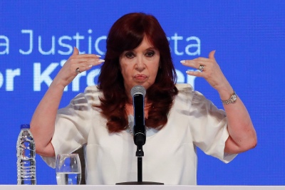 Cristina Kirchner en La Plata: "Hay que revisar el acuerdo con el FMI"