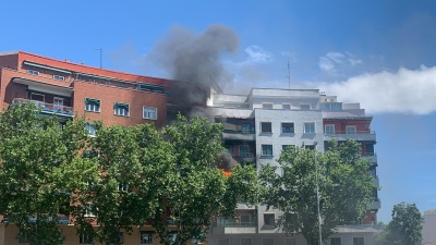 España: dramático incendio de un piso de Embajadores