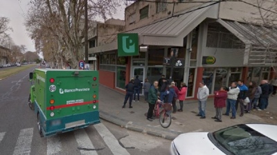 Cinco ladrones intentaron robar un banco en La Plata