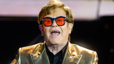 Internaron a Elton John
