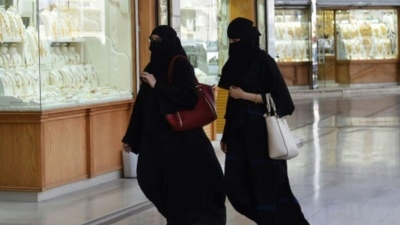 Francia prohibió el uso de túnicas islámicas en los colegios