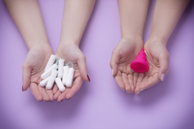 En Cataluña repartirán gratis copas menstruales, bragas y compresas de tela