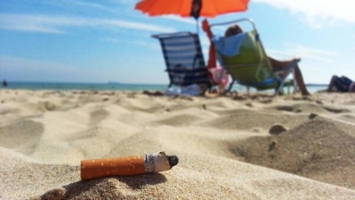 Francia: Van a prohibir fumar en playas, parques, espacios públicos y cerca de las escuelas