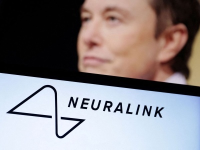 Elon Musk asegura que el primer humano con un chip cerebral Neuralink ya controla un cursor con la mente