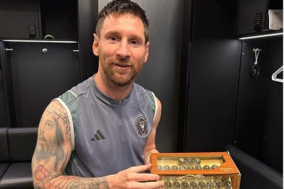 A Leo Messi le regalaron una colección de canicas de los campeones del mundo