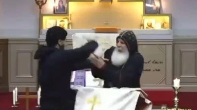 Video: apuñalan a un sacerdote y a varios creyentes en una iglesia en Australia