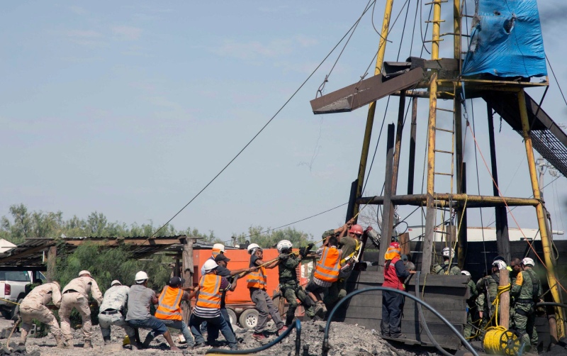 Suspenden el rescate de los 10 mineros atrapados en México