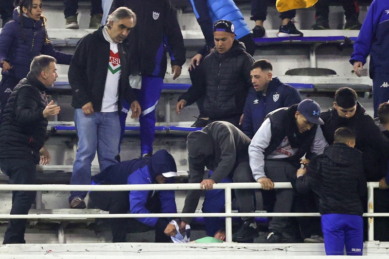 Se pudrió todo en la cancha de Vélez: había hinchas de Talleres infiltrados