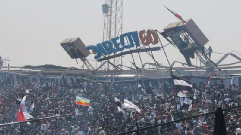 Se derrumbó el techo de una tribuna del estadio de Colo Colo