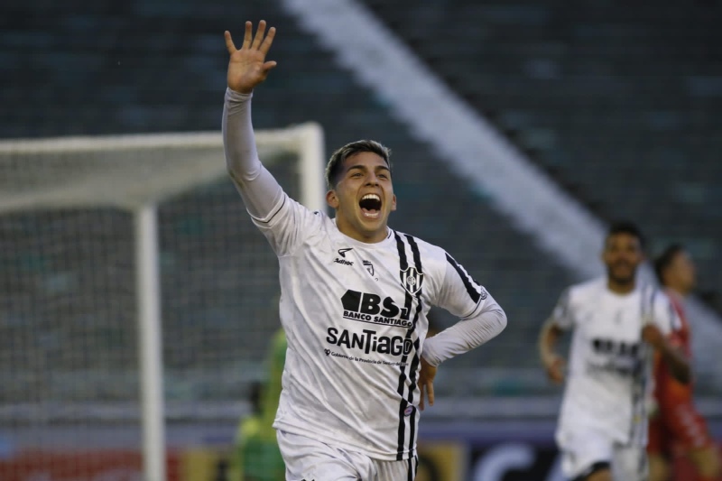 Está a préstamo en Central Córdoba y marcó tres goles en la victoria ante Aldosivi (3-0)
