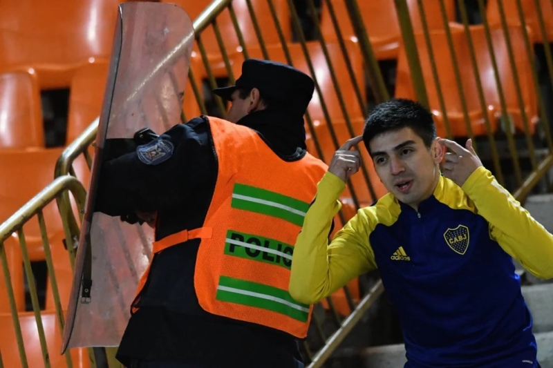 Incidentes con los hinchas de Quilmes frente a Boca: volaron piedras y butacas