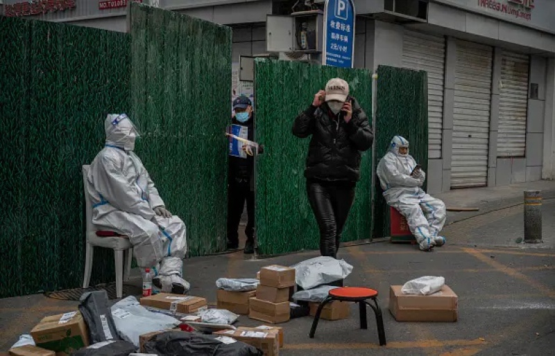 China amuralla Beijing tras el récord de casos de Covid