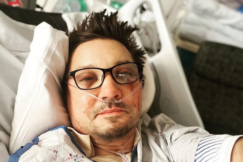 El primer posteo de Jeremy Renner desde el hospital