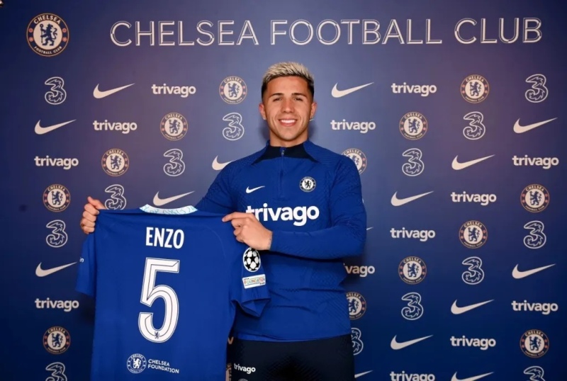 Enzo Fernández fue presentado en Chelsea con cumbia de fondo