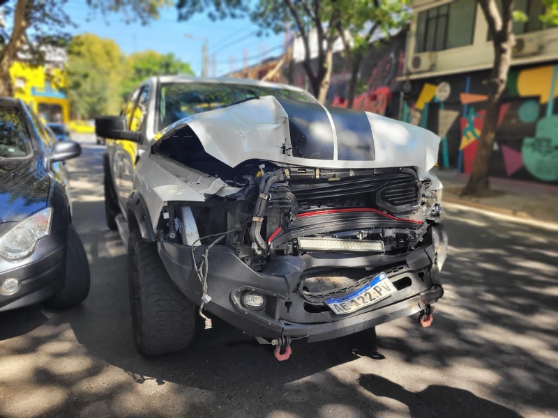 Tremendo golpe: Enzo Díaz chocó con su camioneta