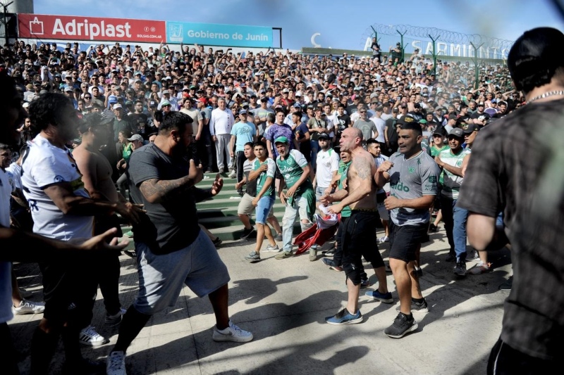 Una locura: los precios de las entradas ”neutrales” para ver Sarmiento vs River