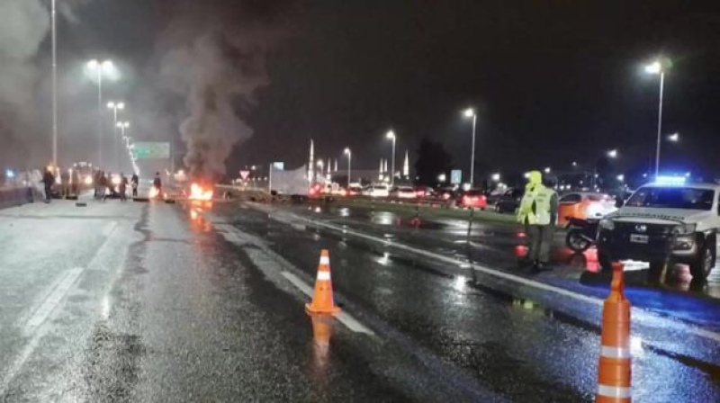 Corte total y colapso en Autopista Ricchieri