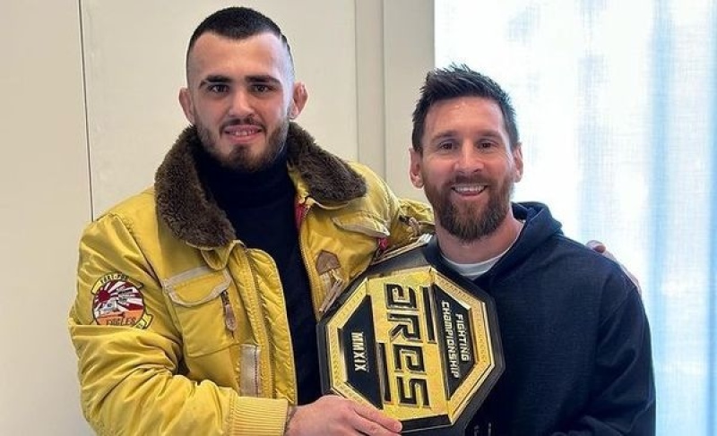 Pepi Staropoli, el platense campeón de MMA, fue recibido por Messi en su casa
