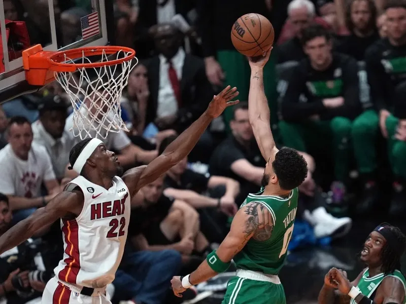Los Celtics y los Heat definen hoy al segundo finalista de la NBA
