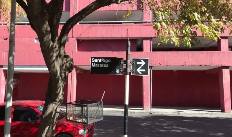 Pusieron Santiago Maratea en la calle Ricardo Bochini, ídolo de Independiente