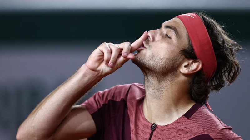 Roland Garros: El picante festejo del próximo rival de Cerúndolo con los espectadores