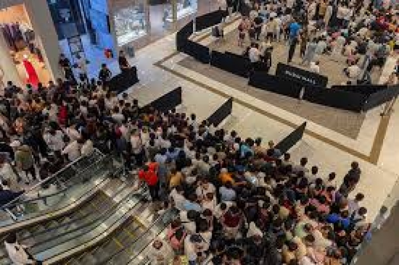 Caos en The Dubai Mall por el lanzamiento del iPhone 15