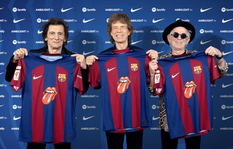 La nueva camiseta del Barcelona y una estampa muy particular: la lengua de los Rolling Stones