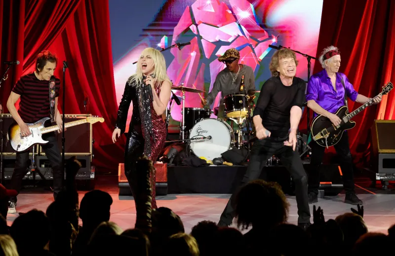 Los Rolling Stones brindaron un show sorpresa en Nueva York con una invitada especial: Lady Gaga