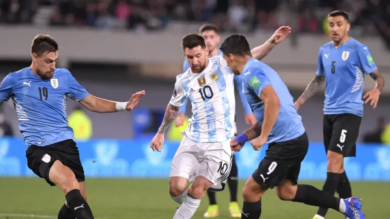 Argentina vs Uruguay, por Eliminatorias: horario y posibles formaciones