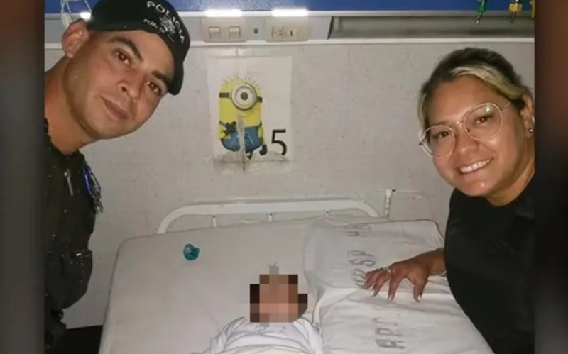 Santa Fe: dos policías le salvaron la vida a un bebé dentro de un patrullero