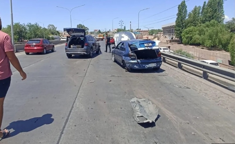 Mendoza: un hombre cambiaba la rueda cuando una camioneta lo atropelló