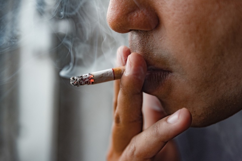 En Mendoza ya no se podrá fumar en plazas, parques y en la puerta de las escuelas