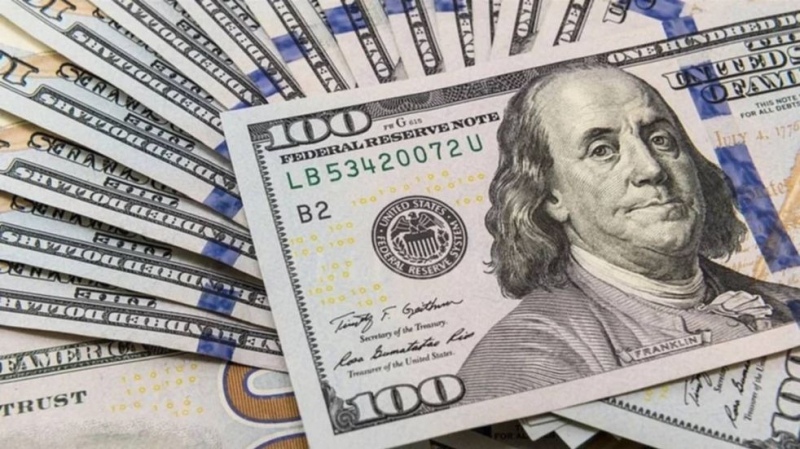 El dólar blue no para de subir: en algunas provincias llegó a $1.300 pero, ¿a cuánto cerró?